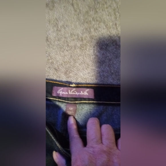 Gloria Vanderbilt Amanda jeans size 12p. - Picture 2 of 4